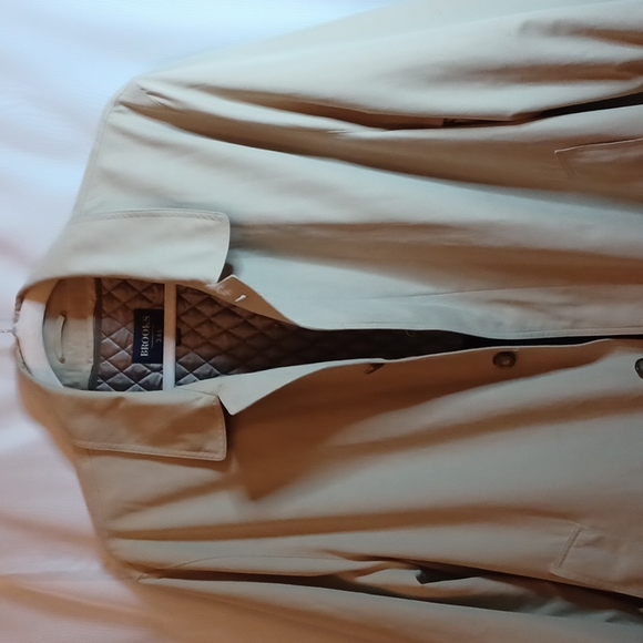 BROOKS 346 Tan Color Men's Trench Coat. Size 44R - Picture 4 of 16